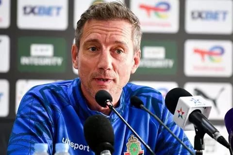  مدرب الجيش الملكي: الأهلي من بين الأفضل في العالم.. وكنا نستحق الفوز